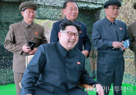 북한은 지난달 24일 김정은 제1비서가 참관한 가운데 잠수함발사탄도미사일(SLBM) 시험발사에 성공했다고 주장했다.(노동신문) /사진=뉴스1