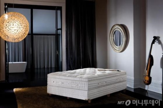 매트리스 가격만 3000만원이 넘는 유명 브랜드 침대. /사진=머니투데이 DB