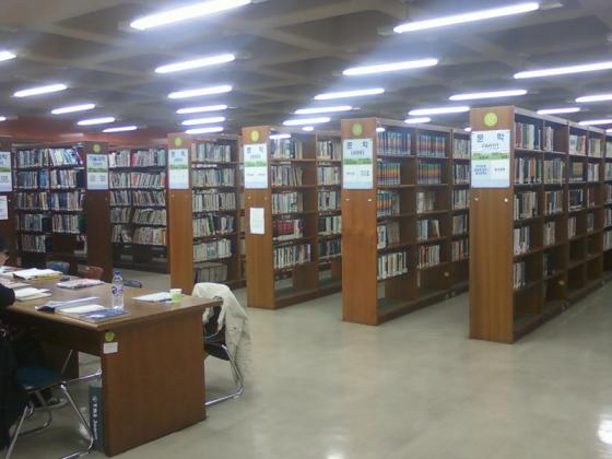 서울권 C대학 도서관
