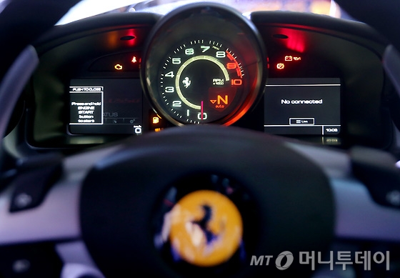 [사진]페라리 GTC4 루쏘 계기판