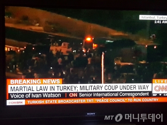 ↑ 터키 군부 쿠데타 상황 CNN 화면캡처.