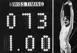나디아 코마네치가 1976년 7월 18일 캐나다 몬트리올 올림픽 체조경기장에서 2단 평행봉 예선서 올림픽 사상 첫 10점 만점을 달성했다. 당시 전광판엔 9.99밖에 표시할수 없어 점수는 1.00으로 표시됐다./사진=위키피디아