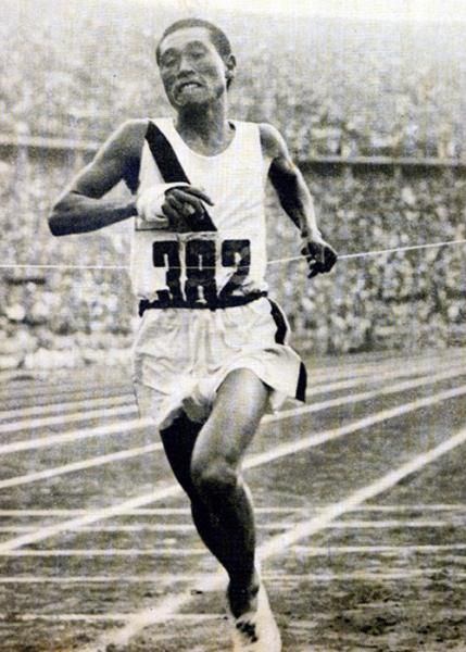 1936년 베를린올림픽 마라톤 경기에서 손기정이 결승선을 통과하는 모습. /사진=손기정평화마라톤대회
