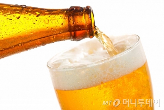 정부 '맥주 독과점' 깬다… 업계 "역차별 해결부터"