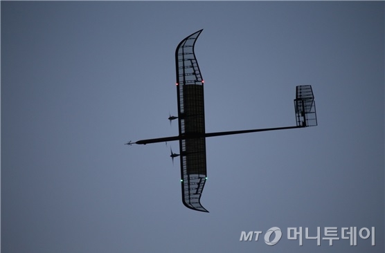 한국항공우주연구원이 개발한 '고고도 태양광 무인기'가 비행하고 있는 모습. 이 무인기는 세계 세번째로 성층권 고도 비행에 성공했다. /사진제공= 한국항공우주연구원