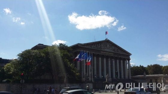 프랑스 파리 국회의사당의 모습/사진= 정혜윤 기자