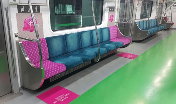 서울시 지하철의 임산부 배려석 '핑크카펫'./사진=서울시 홈페이지