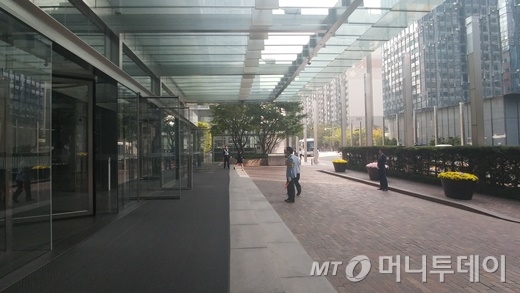삼성 그룹은 19일 오후 2~3시 서초사옥에서 서울 일대에 진도 6.8의 강진이 발생한 경우를 가정한 지진대피 훈련을 실시했다.