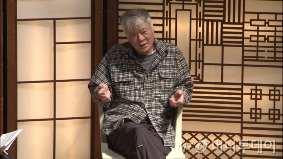 소설가 김훈은 25일 국립국악원에서 열린 브런치콘서트 '다담' 초대손님으로 나서 자신의 삶과 가치관을 자유롭게 풀었다. /사진제공=국립국악원
