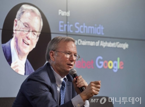 구글 지주회사 알파벳 이사회 의장인 에릭 슈미트 회장.