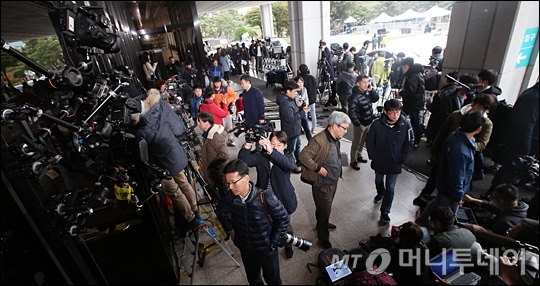 [사진]'최순실 기다리는 취재진들'