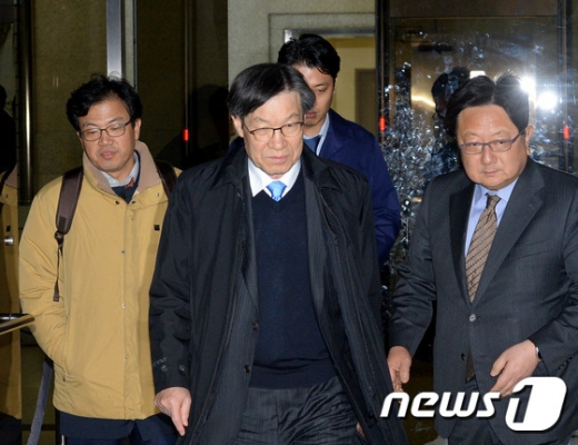 [사진]'박근혜·최순실게이트', 대기업 총수 첫 검찰 조사 받은 권오준
