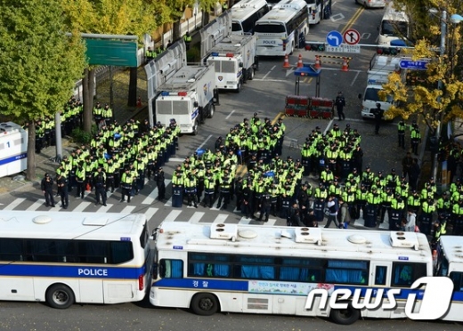 [사진]청와대 앞 막아선 경찰들