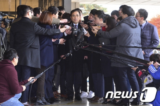 [사진]김종 '최순실 지원 의혹 해명은?'