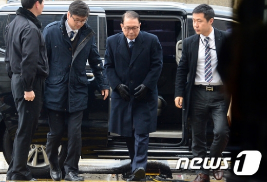 [사진]법원 출석하는 김기춘 '구속 여부는?'