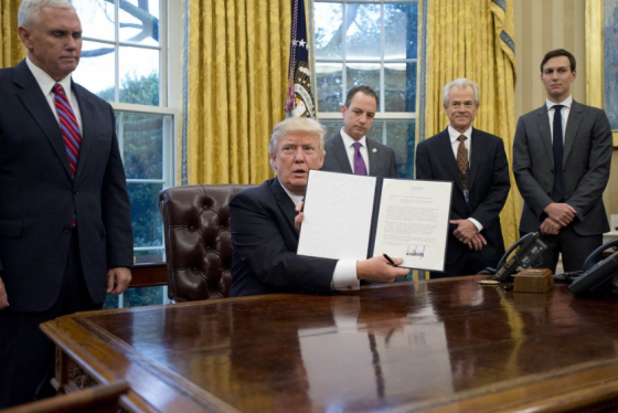 도널드 트럼프 미국 대통령(가운데)/사진=블룸버그