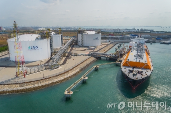 삼성물산이 건설한 싱가포르 LNG(액화천연가스) 터미널/사진=삼성물산