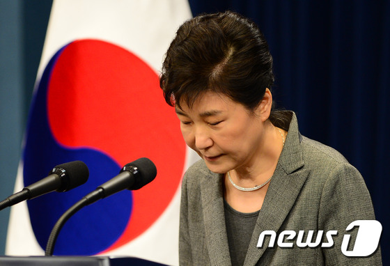 박근혜 전 대통령의 손질된 머리가 눈에 띈다./사진=뉴스1