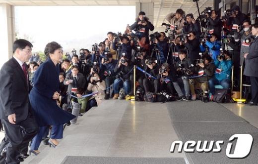 박근혜 전 대통령이 검찰에 출두하고 있다. /사진=뉴스1
