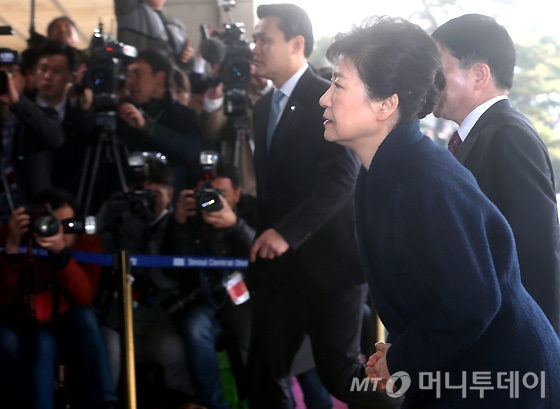 [사진]검찰 출석하는 박 전 대통령