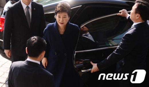 [사진]검찰 도착한 박 전 대통령