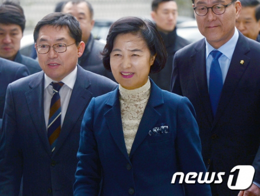[사진]법정 향하는 추미애 '벌금 80만원, 의원직 유지'