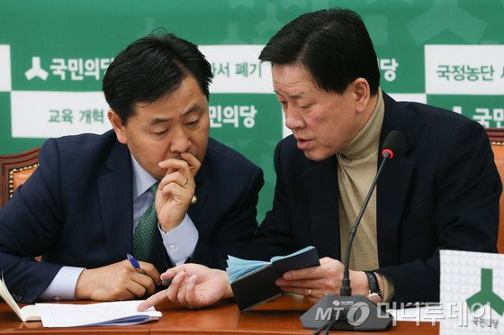 주승용 국민의당 원내대표(오른쪽)와 김관영 원내수석부대표 /사진=뉴스1