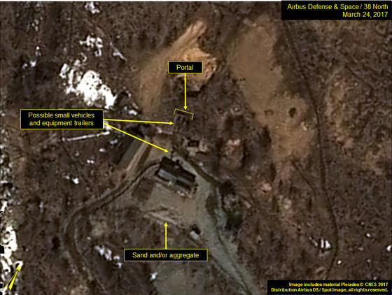  미국 존스홉킨스대 한미 연구소의 북한 전문 웹사이트 38노스가 북한 함경북도 길주군 풍계리 핵실험장의 북쪽 갱도 입구에서 차량 또는 트레일러로 보이는 4∼5대의 물체가 포착됐으며, 이는 핵 실험 준비용 차량일 가능성이 있다고 밝혔다./사진=38노스 캡처