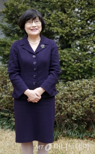 정희선 원장은 2014년 한국 여성 최초로 영국 여왕으로부터 훈장을 받았다./ 사진=김휘선 기자