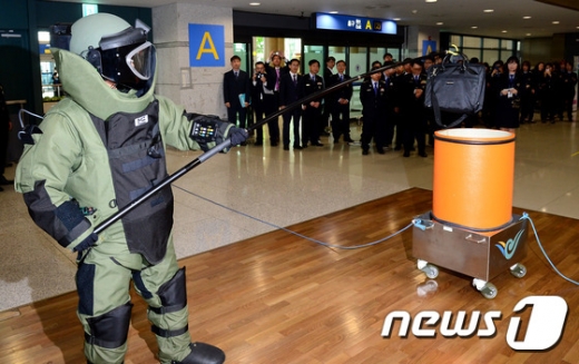 [사진]인천공항 EOD, 폭발물 처리 모의 훈련