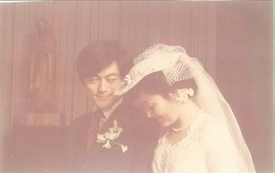 문재인 19대 대통령 당선인과 김정숙 여사의 결혼 사진. 