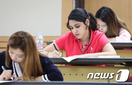 [사진]한양대, 외국인 유학생 대상 입학시험