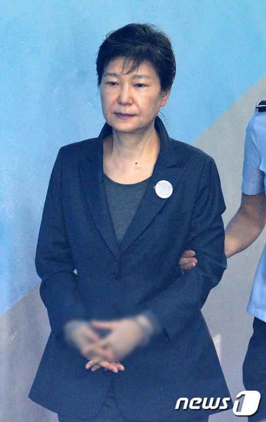 [사진]법정으로 향하는 박근혜 전 대통령