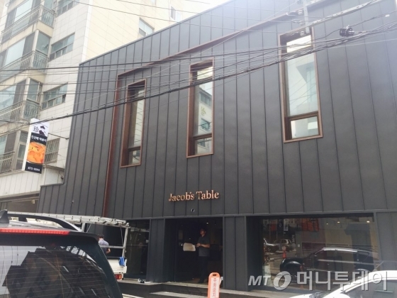 신림동에 새로 들어서는 한 식당의 모습 /사진=남궁민 기자