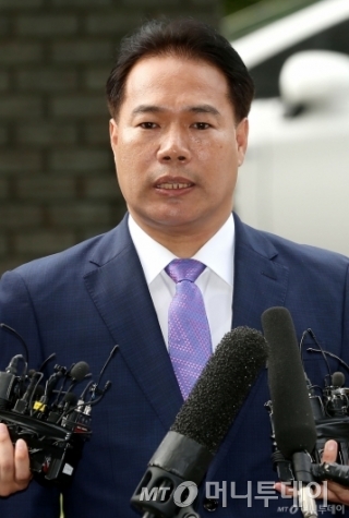 이용주 국민의당 의원(49)이 26일 오후 조사를 받으러 서울남부지검에 출석했다. /사진=홍봉진 기자