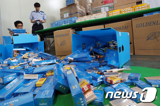 [사진]인천세관, 중국산 면세담배 34만갑 밀수한 일당 검거