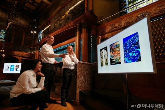 삼성전자는 오는 23일(현지시간) 미국 뉴욕 파크 애비뉴 아모리에서 진행되는 '삼성 갤럭시 언팩 2017'에서 라이프스타일TV '더프레임'을 통해 갤노트의 S펜으로 완성한 다양한 작품을 전시한다고 22일 밝혔다./ 사진=삼성전자