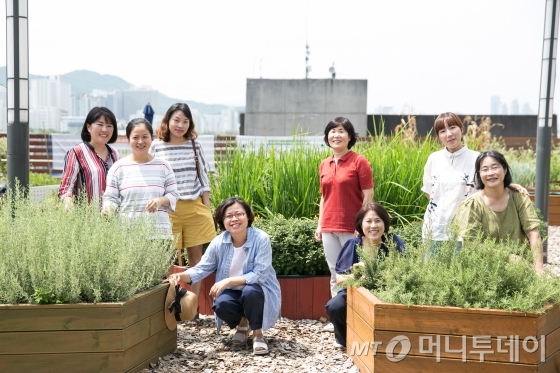 에코11 꿈 생산학교 선생님들. 주로 30~50대 경력단절 여성들이다. /사진=이우기 작가 /사진제공=서울시 사회적경제지원센터