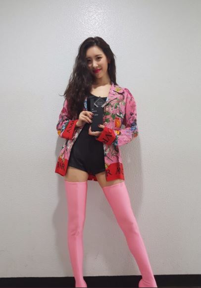 가수 선미가 '가시나'로 10일 SBS 인기가요서 1위를 거뒀다. /사진=선미 트위터