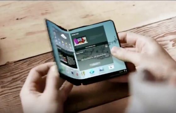 삼성전자가 2014년 공개한 콘셉트 영상에 등장한 폴더블폰. /출처= 삼성전자 유튜브.
