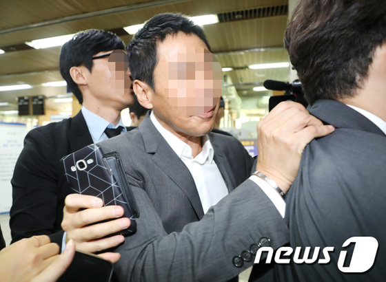 [사진]'급하게 법정 빠져나가는' 김정민 전 남친