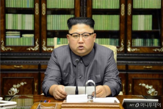 북한 김정은 국무위원회 위원장이 직접 성명을 발표했다며 노동신문이 22일자 1면에 사진과 함께 성명서를 게재했다.(출처=노동신문)/사진=뉴시스