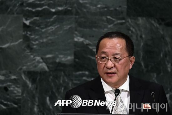 리용호 북한 외무상이 23일(현지시간) 미국 뉴욕 유엔본부에서 열린 제72차 유엔총회에서 연설을 하고 있다. 