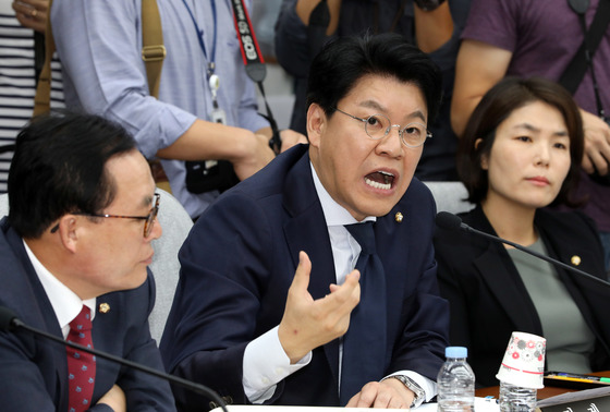  장제원 자유한국당 의원(가운데) /사진=뉴스1