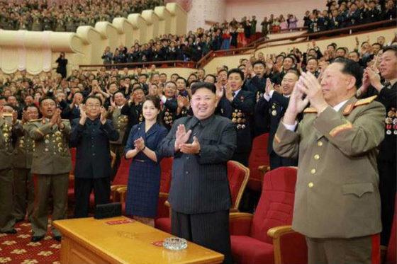 북한 김정은 노동당 위원장이 6차 핵실험에 참여한 핵 과학자 기술자를 위해 평양 목란관에서 열린 축하연회에 참석했다고 노동신문이 10일 보도했다. /사진=뉴스1