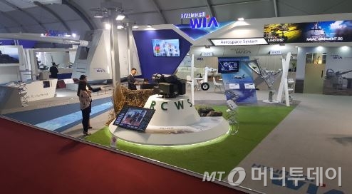 ‘서울국제 항공우주 및 방위산업 전시회 2017(ADEX 2017)'에 마련된 현대위아 전시관/사진제공=현대위아 