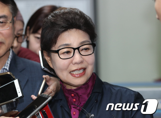 [사진]법원, `1억 사기 혐의` 박근령에 무죄 선고