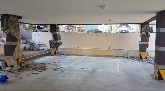 경상북도 포항에서 발생한 지진으로 필로티 구조의 한 건물 기둥이 부서져 있다. /사진=SNS 캡처