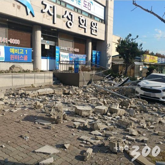  15일 오후 2시29분쯤 경북 포항시 북구 북쪽 9㎞ 지역서 규모 5.4의 지진이 발생했다.(SNS캡쳐)/사진=뉴스1