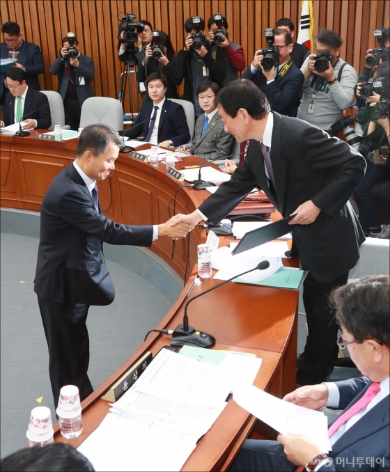 [사진]인사청문회 출석한 이진성 헌재소장 후보자